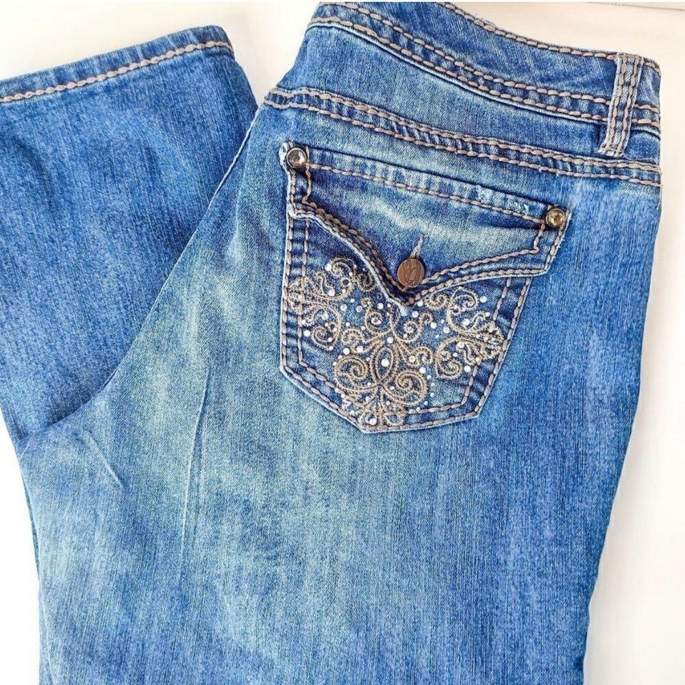 NINE WEST Embroidered Rhinestone Capri Jeans EUC